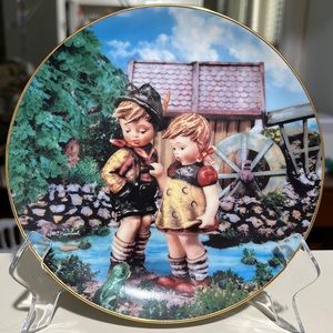 MI Hummel Plate Collection Little Companions # LR8950 ‘Hello Down There’.